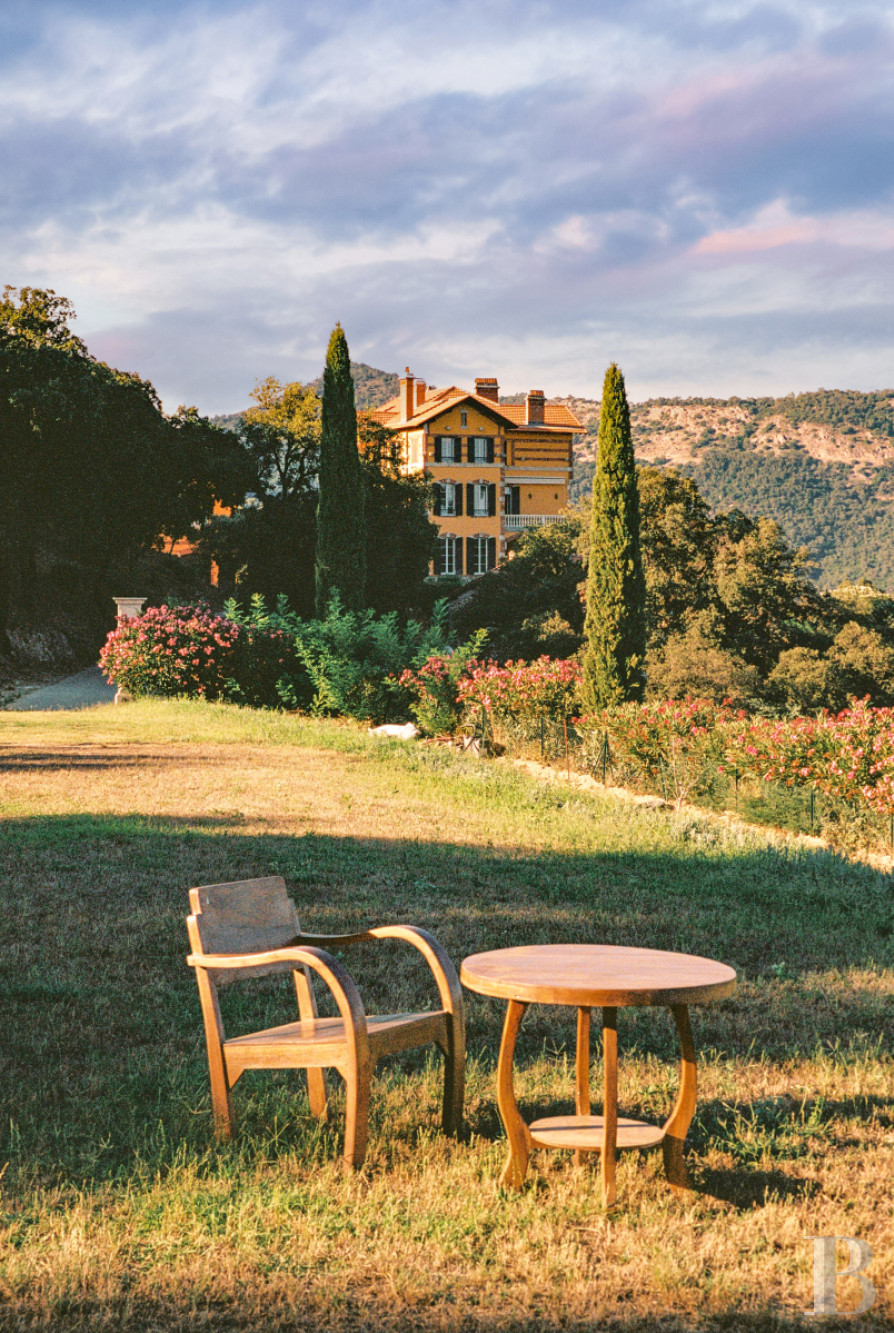 Dans le Var, sur la commune de Sainte-Maxime, une villa d’inspiration italienne dominant l’horizon jusqu’à la mer - photo  n°3